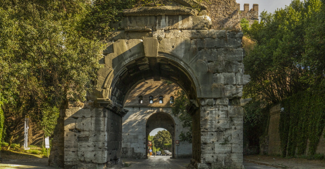 A. Jemolo. La via Appia, l'Arco di Druso e la Porta